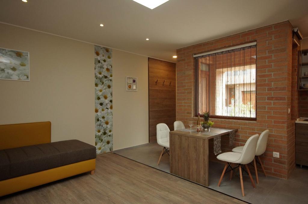 Mosoly Deluxe Apartman Gyula Exteriör bild
