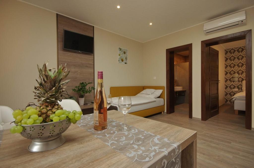 Mosoly Deluxe Apartman Gyula Exteriör bild
