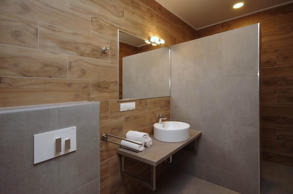 Mosoly Deluxe Apartman Gyula Exteriör bild