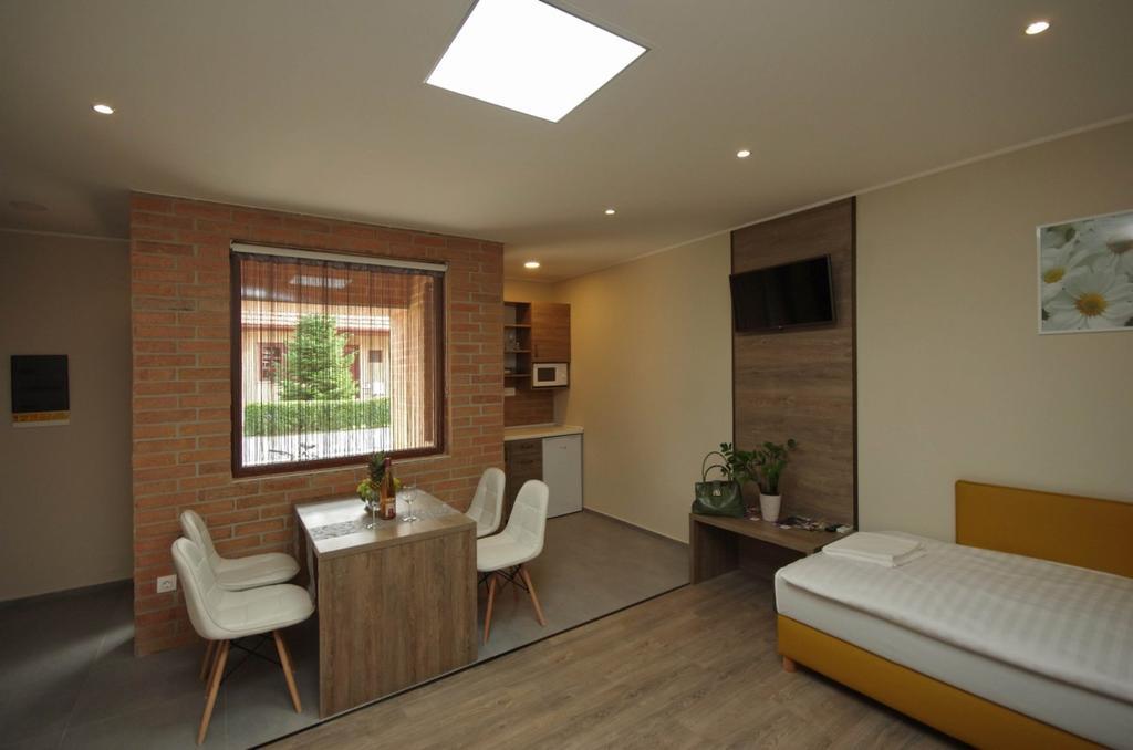 Mosoly Deluxe Apartman Gyula Exteriör bild